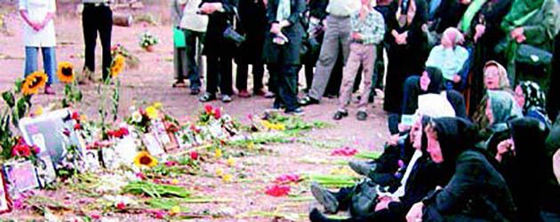 Families of the victims of the 1988 political massacre ‎