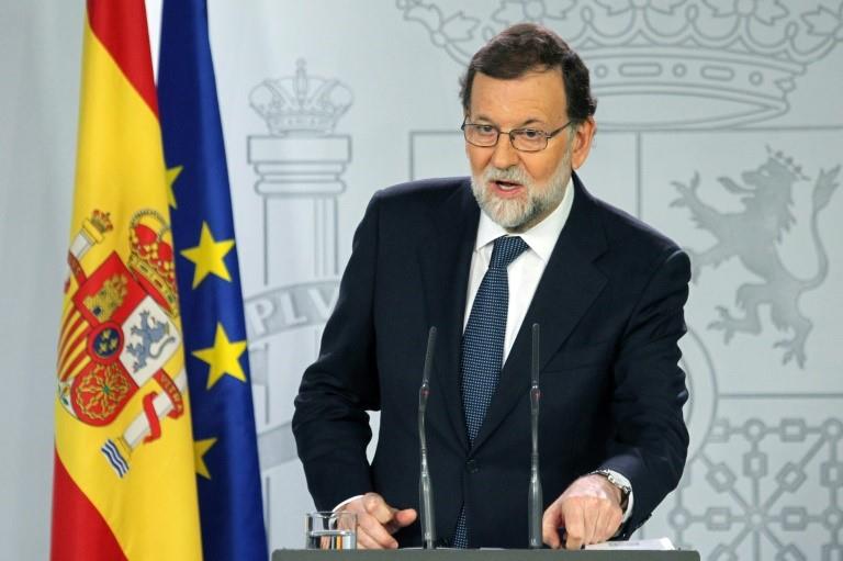 Spain's Prime Minister Mariano Rajoy has threatened to suspend Catalonia's regional autonomy 