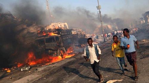 Civilians evacuate from the scene an explosion in KM4 street in the Hodan district in Mogadishu, Somalia October 14, 2017. Picture taken October 14, 2017.