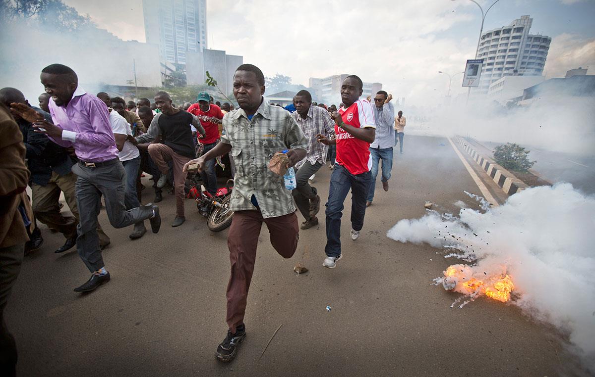 Kenya police crack down on protesters
