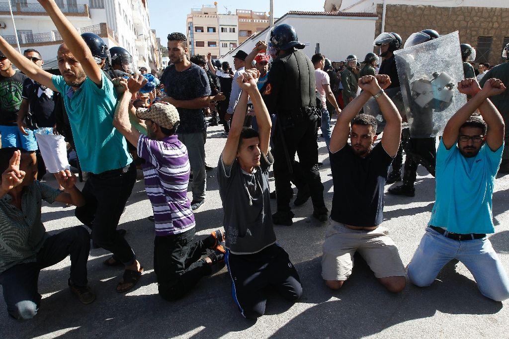 Demonstrators protest for the release of imprisoned members of the al-Hirak al-Shaabi