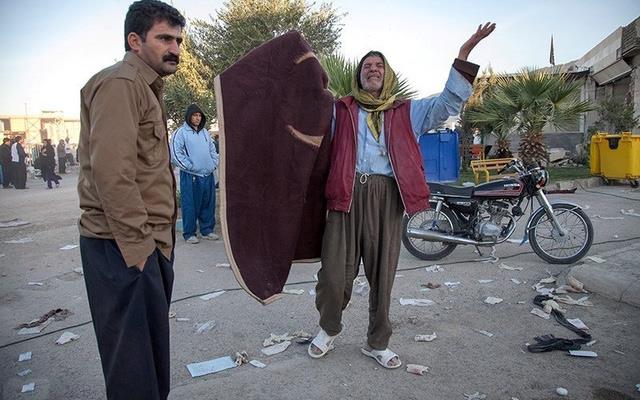 A man reacts following an earthquake in Sarpol-e Zahab county in Kermanshah, Iran Nov 13, 2017. 