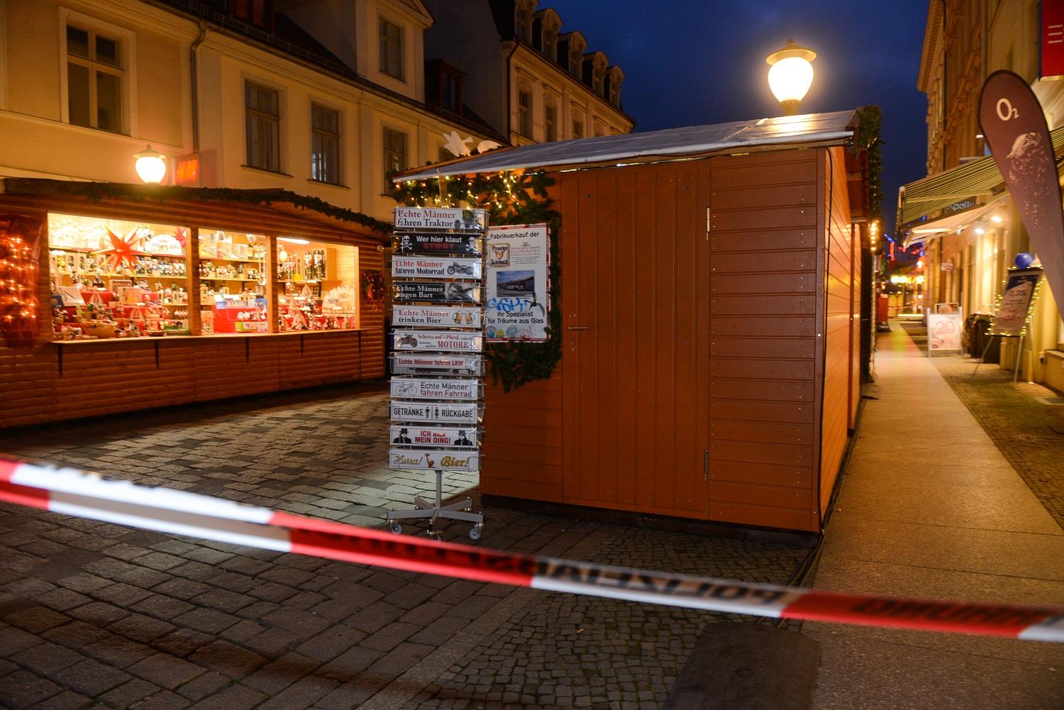 A picture taken on December 1, 2017 shows a security perimeter set after a suspicious object prompted the evacuation of a Christmas market in Potsdam.