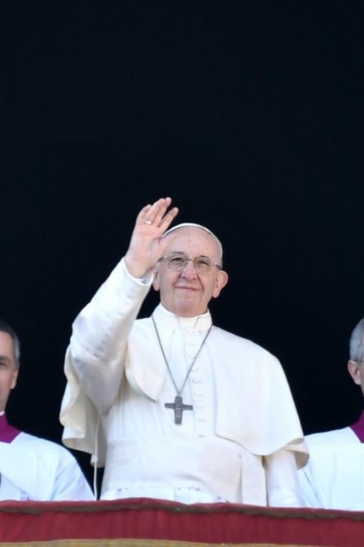 Pope Francis gives his fifth 'Urbi et Orbi' (To the City and The World) Christas message