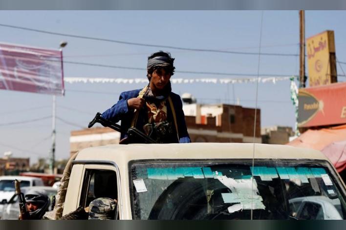 A Houthi fighter rides on the back of a truck as clashes with forces loyal to Yemen's former president Ali Abdullah Saleh continue in Sanaa, Yemen December 4, 2017
