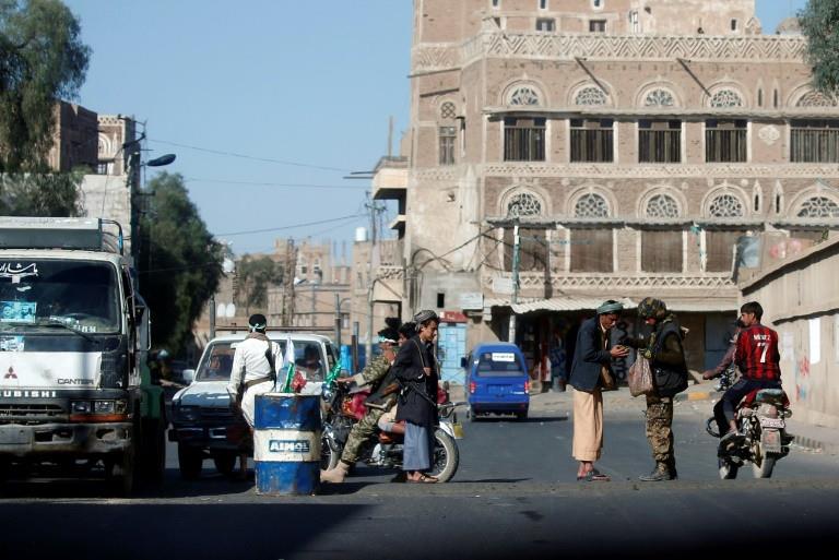 Huthi fighters man a checkpoint in the Yemeni capital Sanaa on December 2, 2017, during clashes with supporters of Yemeni ex-president Ali Abdullah Saleh