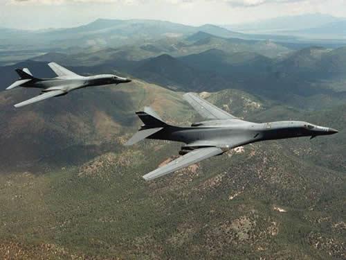 Two supersonic B-1B Lancer bombers