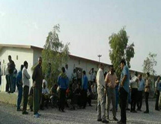  Protest by more than 400 Azar oil company workers