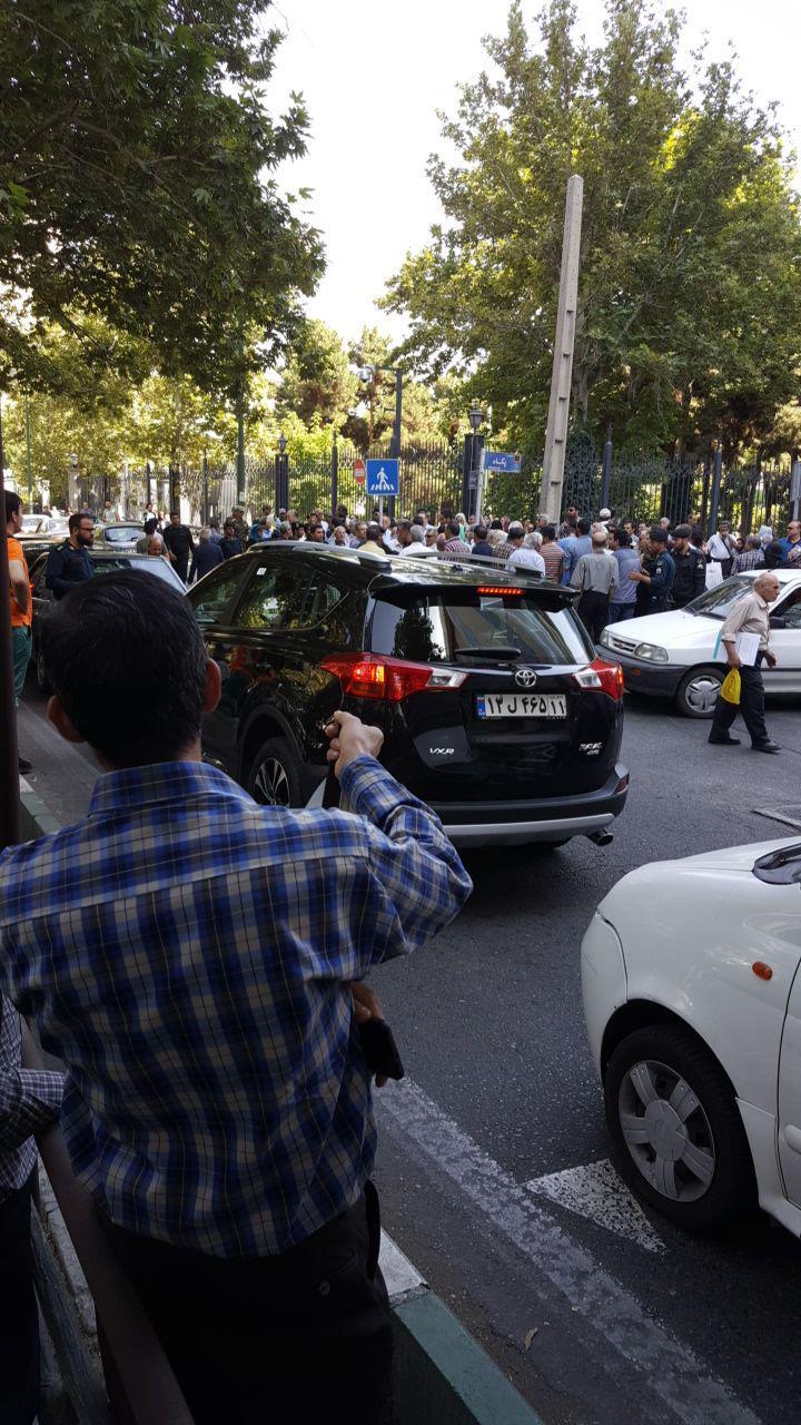 The demonstrators demanded their plundered money