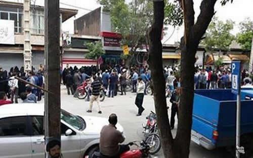 Neyshabour civilians who have lost their savings protest