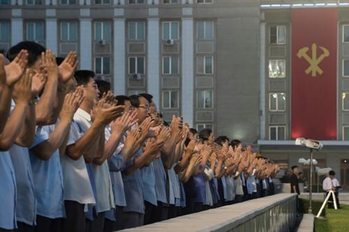 N. Koreans have gathered to mark the victory of lanunhing an ICBM missile