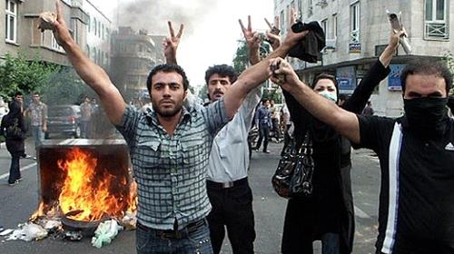 Iranian people uprising in 2009 chanting“Obama, Obama, are you with them or with us?