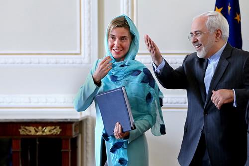 Foreign Minister Javad Zarif, right, gestures to EU foreign policy chief Federica Mogherini at the end of their press conference in Tehran, Iran, April 16, 2016. 