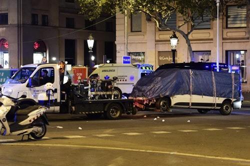  Barcelona attack: Police kill 5 suspected terrorists, foil 'bomb plot' ·