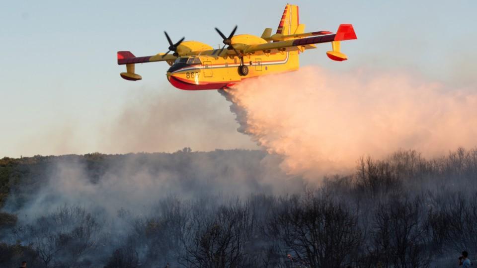 A firefighting plane drops water to extinguish a forest fire near Zadar, Croatia