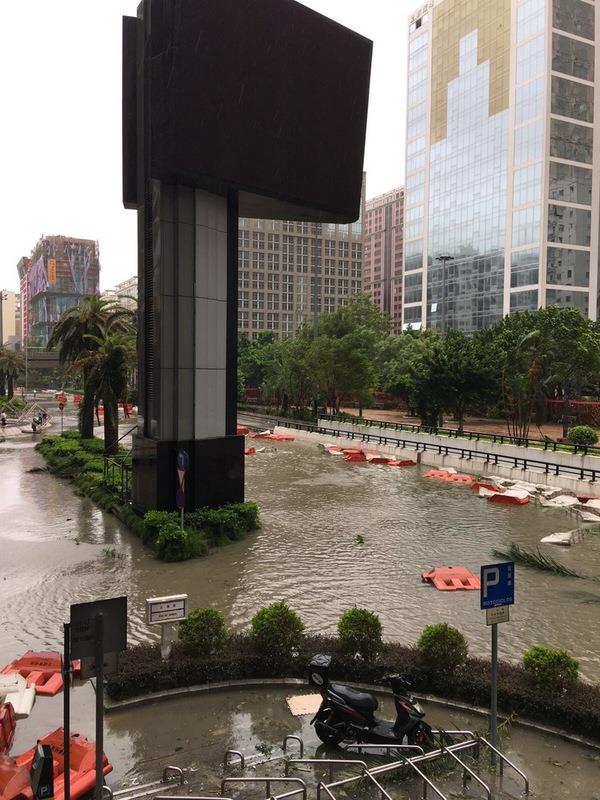 This is the scene on Avenida da Amizade, on the Macau Peninsula