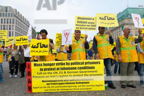 Iranians demonstrate in support of hunger striking pol. Prisoners in Iran
