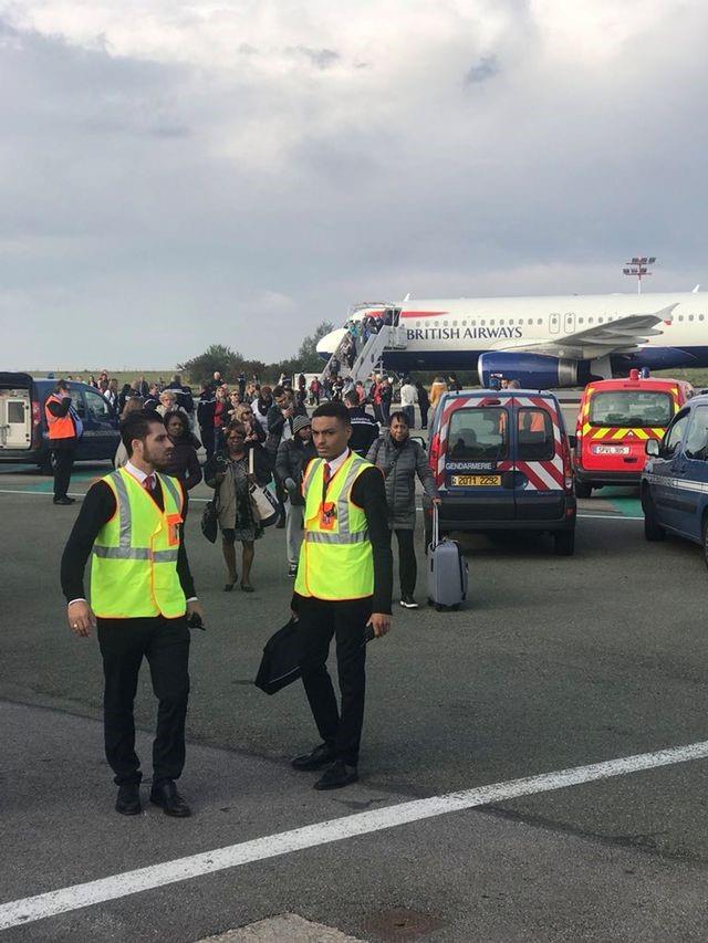 Evacuation of the airplane British Airways at the airport Charles de Gaulle airport in Paris