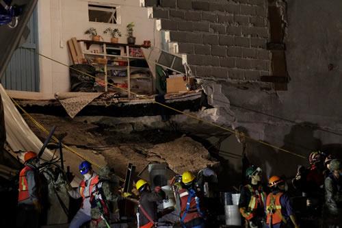 Soldiers, members of rescue teams and volunteers move rubble of a collapsed building, after an earthquake in Mexico City, Mexico on Sept. 24, 2017