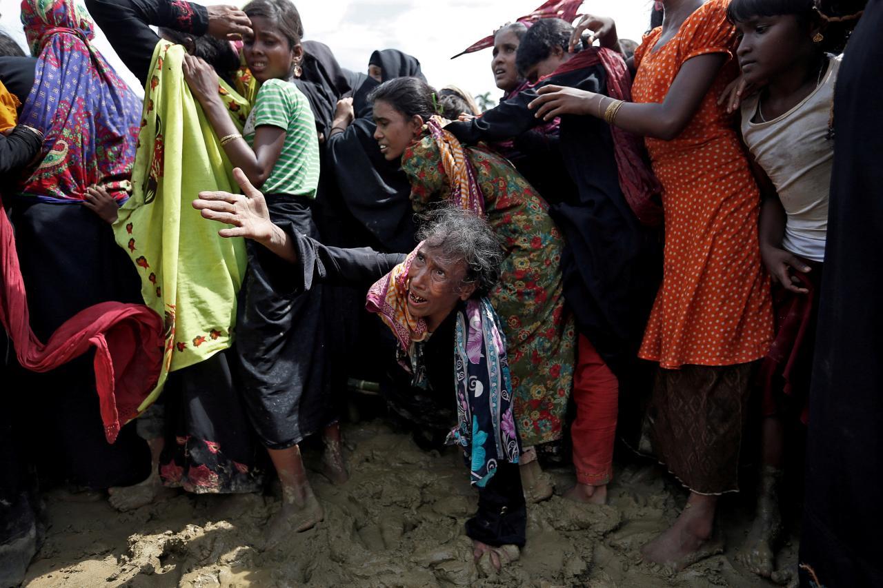 A Rohingya refugee reacts as people scuffle while waiting to receive aid in Cox's Bazar, Bangladesh, September 26, 2017. 