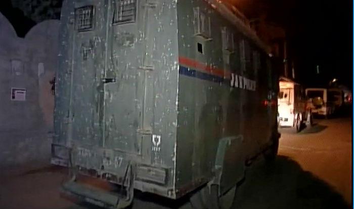 1 Cop Killed, 3 Injured as Terrorists Attack Police Bus in Srinagar; 