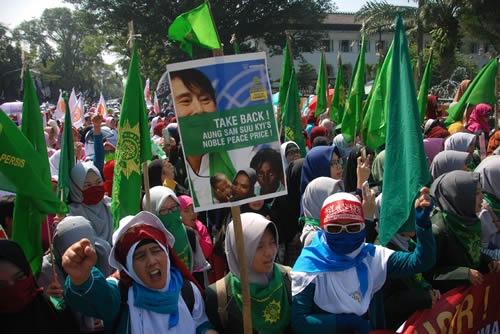 Indonesian activists protest in Bandung, West Java about the humanitarian crisis in western Myanmar's Rakhine state