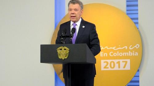 Colombian President Juan Manuel Santos said the ceasefire with the ELN guerrilla group would come into effect on October 1