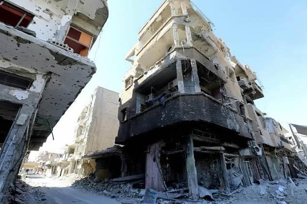 Buildings in Syria's Raqa show signs of damage on September 3, 2017 as the US-backed Syrian Democratic Forces battle to retake the city from the Islamic State group