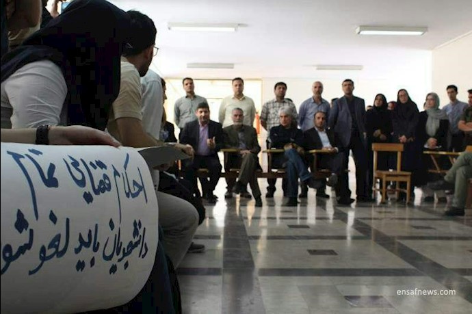 Students of Tehran University’s Social School