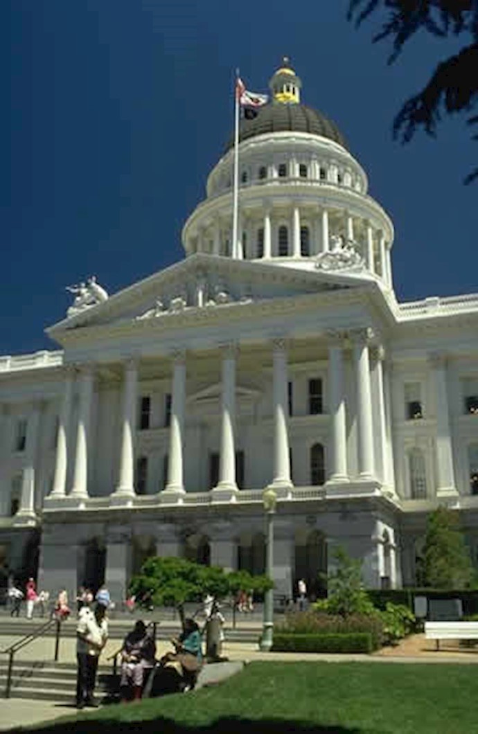 U.S. Congress increases penalties for violating sanctions on Iran