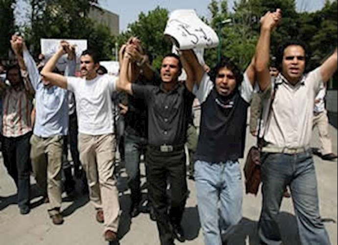 “Petty Dictator”, Students called Ahmadinejad