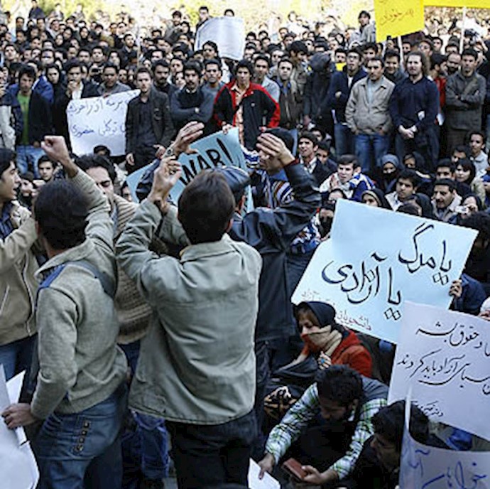 Fifth Day of Hunger Strike by Iranian Students in Isfahan University