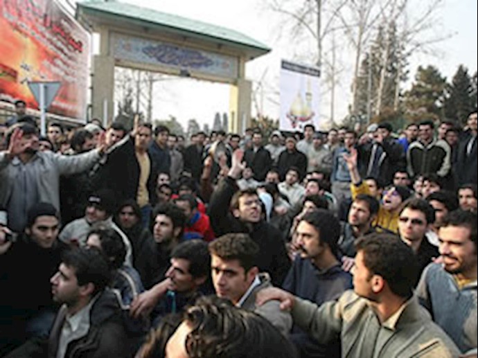 Over 1000 angry university students clashed with suppressive guards in Tehran