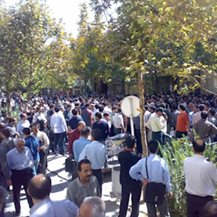 Many striker shopkeepers and youth arrested in Isfahan