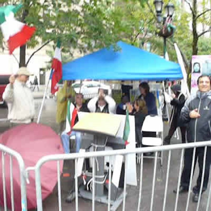 New York Sit-in, Day 46<br>
Zoroastrian representative of NCRI and Iranians’ communities in US support Ashraf residents
