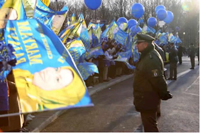 Supporters welcome Maryam Rajavi to Germany