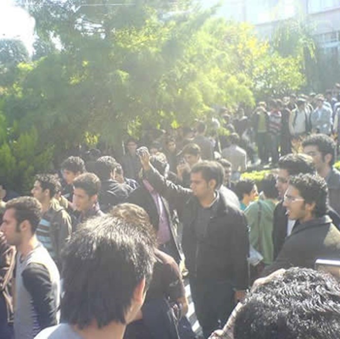 300 students staged sit-in in protest against brutal attack of government agents in southeastern Iran 300 students staged sit-in in protest against brutal attack of government agents in southeastern Iran