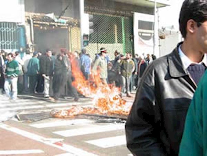 Youth clashed with SSF agents and demolished its vehicle in central Iran Youth clashed with SSF agents and demolished its vehicle in central Iran