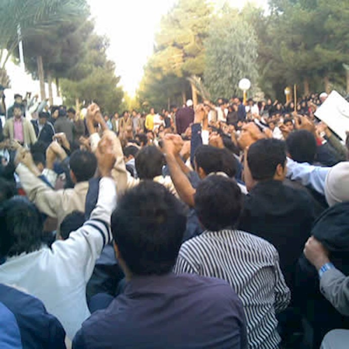2,000 students stage anti-government sit-in for 5th day in southeastern Iran