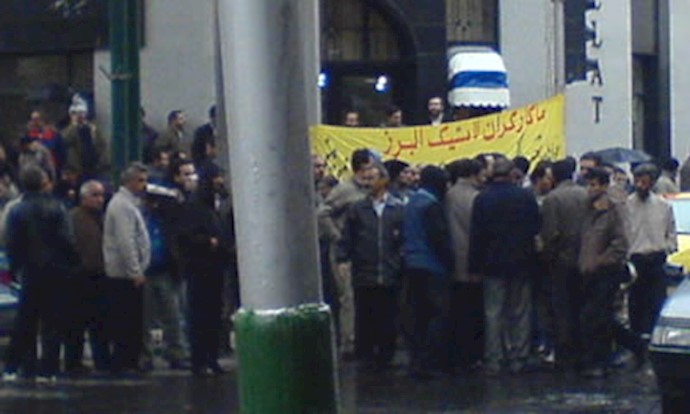 Over 1,000 tire factory workers staged strike outside Ahmadinejad’s office demanding 7-months unpaid salary Over 1,000 tire factory workers staged strike outside Ahmadinejad’s office demanding 7-months unpaid salary