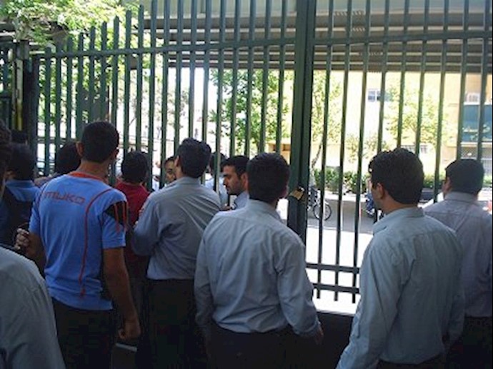 200 Sunni students in northwestern Iran demonstrated against religious discrimination