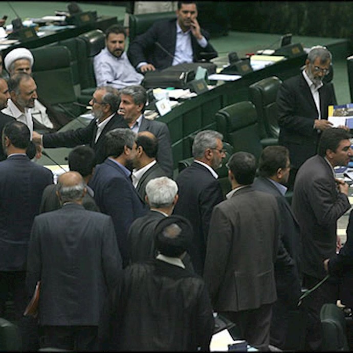 Scandal، Fistfight Erupt Over Impeachment Move in Iran