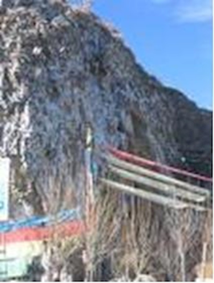 Two prisoners sentenced to be thrown off a cliff