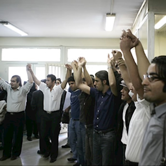 Over 300 students go on strike in Tabriz