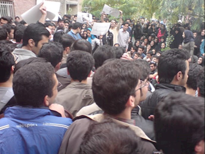 Students demonstrate on Polytechnic University campus