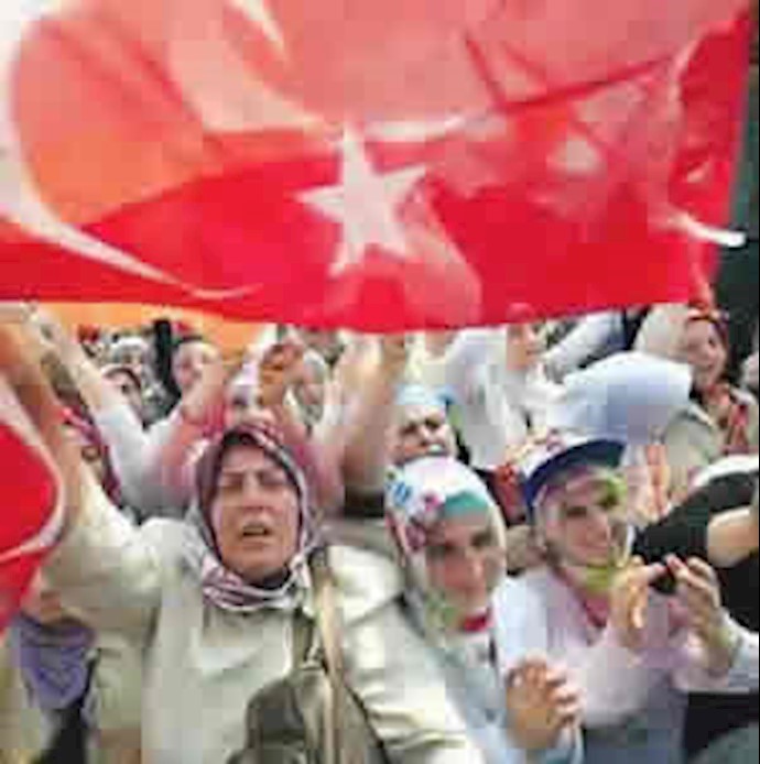 Turkish People Express Anger over Mullahs’ Domination over Their Country