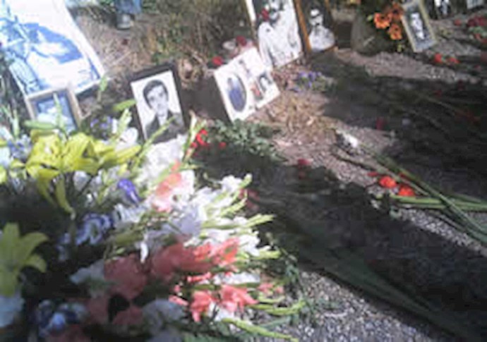 Commemoration of 1988 massacred political prisoners at Khavaran Cemetery by their families