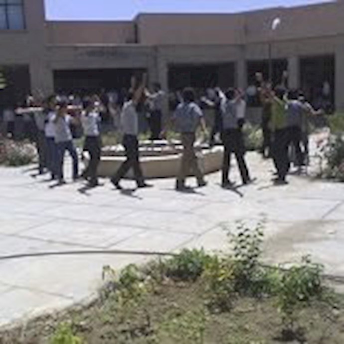 1000 Birjand University students protest; 30 in hunger strike