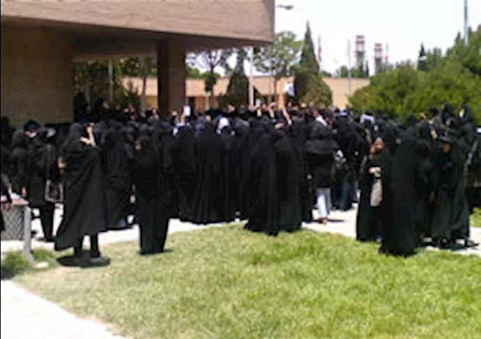 1000 students staged anti-government sit-in in Kerman
