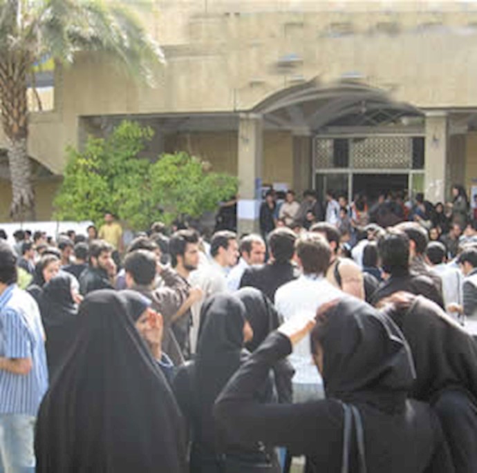 3000 students protested against suppression in northwestern Iran